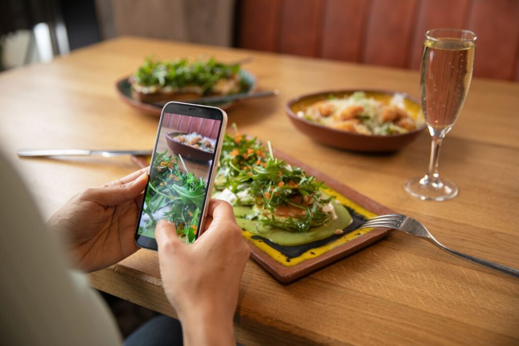 The Power of Social Media in Restaurant Marketing: Tips from the Experts